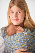 Laden Sie das Bild in den Galerie-Viewer, Coracor Tinyflower Blue trikåsjal