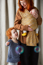 Laden Sie das Bild in den Galerie-Viewer, Coracor Tinyflower Honey trikåsjal