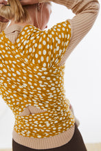 Ladda upp bild till gallerivisning, Coracor Abstract Dot Mustard trikåsjal