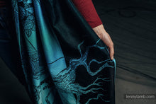 Load image into Gallery viewer, Long Woven Baby Wrap/Vävd sjal - WEAVING CHALLENGE - ROOTS AND WINGS - 100% bomull - Begagnad