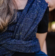 Load image into Gallery viewer, Vanamo Woven Wrap - Kide Komeetta - 55% organic cotton, 30% linen, 15% tussah silk - Sale!