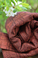 Ladda upp bild till gallerivisning, Vanamo Ringsjal - Kide Leimu - 62% ekologisk bomull, 16% linne, 16% bourettesilke, 6% kapok - Utförsäljning!