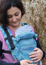 Ladda upp bild till gallerivisning, Wompat ILO Baby Carrier Kaiku Horsma blue - 100% ekologisk bomull