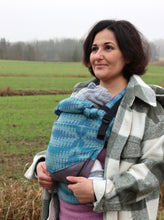 Ladda upp bild till gallerivisning, Wompat ILO Baby Carrier Kaiku Horsma blue - 100% ekologisk bomull