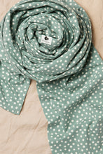 Ladda upp bild till gallerivisning, Coracor Big Dot Green trikåsjal