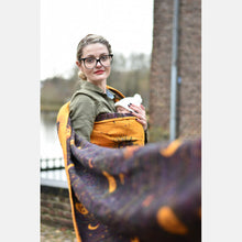 Laden Sie das Bild in den Galerie-Viewer, Yaro vävd sjal - Celeste Duo Black Multi Towel Seacell - 55% bomull, 20% viskos, 15% seacell, 10% modal