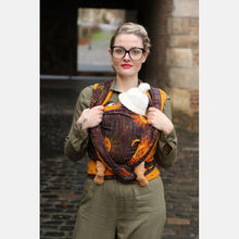 Laden Sie das Bild in den Galerie-Viewer, Yaro vävd sjal - Celeste Duo Black Multi Towel Seacell - 55% bomull, 20% viskos, 15% seacell, 10% modal