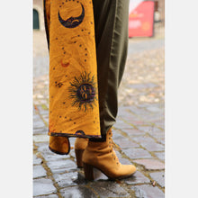 Laden Sie das Bild in den Galerie-Viewer, Yaro vävd sjal - Celeste Duo Black Multi Towel Seacell - 55% bomull, 20% viskos, 15% seacell, 10% modal