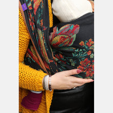 Laden Sie das Bild in den Galerie-Viewer, Yaro vävd sjal - Floral Trio Black Red Green Yellow Tencel - 70% bomull, 30% tencel