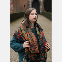 Laden Sie das Bild in den Galerie-Viewer, Yaro vävd sjal - Floral Trio Black Red Green Yellow Tencel - 70% bomull, 30% tencel