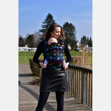 Load image into Gallery viewer, Yaro Hug Carrier - Stellar Art Rainbow Black - 100% cotton