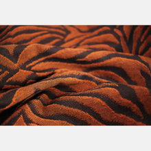 Laden Sie das Bild in den Galerie-Viewer, Yaro vävd sjal - Tiger Black Orange - 100% bomull