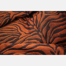 Laden Sie das Bild in den Galerie-Viewer, Yaro vävd sjal - Tiger Black Orange - 100% bomull