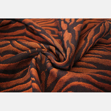 Laden Sie das Bild in den Galerie-Viewer, Yaro vävd sjal - Tiger Black Orange - 100% bomull
