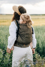 Laden Sie das Bild in den Galerie-Viewer, LennyPreschool Carrier - ARROW - WOOD - 100% linne
