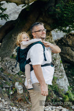 Laden Sie das Bild in den Galerie-Viewer, LennyPreschool Carrier - ZEBRA - SAVANNA - 63% bomull, 37% merinoull
