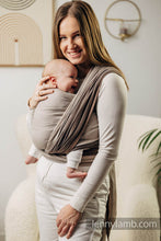 Laden Sie das Bild in den Galerie-Viewer, Lenny Lamb Woven Baby Wrap/Vävd sjal - LITTLE HERRINGBONE BABY CAFFE LATTE - 100% bomull
