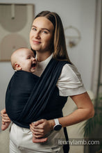 Laden Sie das Bild in den Galerie-Viewer, Lenny Lamb Gewebtes Babytragetuch – LITTLE HERRINGBONE BLACK EBONY – 100 % Baumwolle

