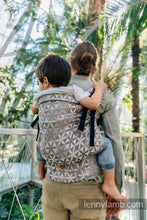 Laden Sie das Bild in den Galerie-Viewer, LennyPreschool Carrier - HEXAFLOWERS - MIRRORS - 55% Baumwolle, 45% Tencel™

