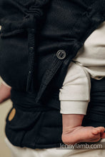 Ladda upp bild till gallerivisning, LennyHybrid Half Buckle Carrier - BASIC LINE LITTLE HERRINGBONE BLACK EBONY - 100% bomull - Standard
