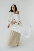 Laden Sie das Bild in den Galerie-Viewer, Lenny Lamb Woven Baby Tragetuch – VIRIDIFLORA - MILKY WAY – 100% Bambusviskose 

