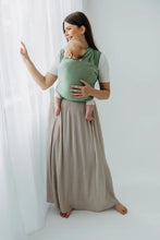 Laden Sie das Bild in den Galerie-Viewer, Trikåsjal Baby Sling - SAGE
