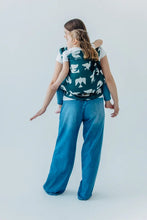 Laden Sie das Bild in den Galerie-Viewer, LennyPreschool trage - BIRDY - SKYWARD - 100% Bambusviskose 

