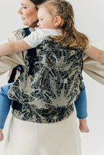 Laden Sie das Bild in den Galerie-Viewer, LennyPreschool Carrier - QUEEN OF THE NIGHT - PAMINA - 65% Baumwolle, 35% Silkeen
