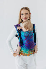 Laden Sie das Bild in den Galerie-Viewer, LennyUpGrade PRO Carrier - RAINFOREST - CARNIVAL - 100% bomull

