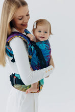 Laden Sie das Bild in den Galerie-Viewer, LennyUpGrade PRO Carrier - RAINFOREST - CARNIVAL - 100% bomull
