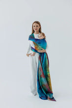 Laden Sie das Bild in den Galerie-Viewer, Lenny Lamb Woven Baby Wrap/Vävd sjal - RAINFOREST - CARNIVAL - 100% bomull
