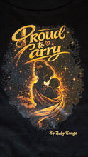 Load image into Gallery viewer, Oversized croppad T-shirt med tryck "Proud to Carry - mamma med bebis/stjärnhimmel"
