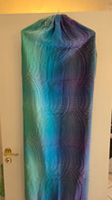 Load image into Gallery viewer, Lenny Lamb Ringsjal - PEACOCK'S TAIL - FANTASY - 100% bomull - Begagnad
