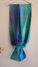 Load image into Gallery viewer, Lenny Lamb Ringsjal - PEACOCK'S TAIL - FANTASY - 100% bomull - Begagnad
