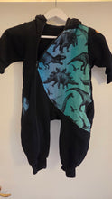 Laden Sie das Bild in den Galerie-Viewer, Bear Rompers - BLACK &amp; JURASSIC - Begagnad
