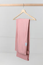 Laden Sie das Bild in den Galerie-Viewer, Aldoria Baby Trikåsjal - Bambu Soft Pink Rose
