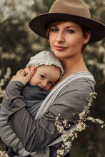 Laden Sie das Bild in den Galerie-Viewer, Lenny Lamb Woven Baby Tragetuch – LITTLE HERRINGBONE OMBRE RAGTIME – 100% Baumwolle
