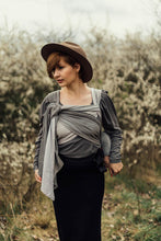 Laden Sie das Bild in den Galerie-Viewer, LennyHybrid Half Buckle Carrier - LITTLE HERRINGBONE OMBRE RAGTIME - 100% bomull - Standard
