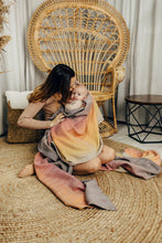 Ladda upp bild till gallerivisning, Lenny Lamb Woven Baby Wrap/Vävd sjal - BIG HERRINGBONE - FANDANGO - 100% bomull
