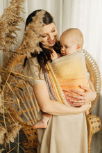 Laden Sie das Bild in den Galerie-Viewer, Lenny Lamb Woven Baby Tragetuch – LITTLE LOVE - MADISON – 100% Baumwolle
