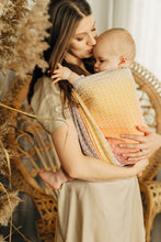 Laden Sie das Bild in den Galerie-Viewer, Lenny Lamb Woven Baby Tragetuch – LITTLE LOVE - MADISON – 100% Baumwolle
