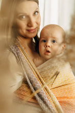 Laden Sie das Bild in den Galerie-Viewer, Lenny Lamb Woven Baby Tragetuch – LITTLE LOVE - MADISON – 100% Baumwolle
