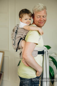 LennyHybrid Half Buckle Carrier - LITTLE HERRINGBONE ALMOND - 100% bomull - Preschool