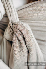 Laden Sie das Bild in den Galerie-Viewer, Lenny Lamb Woven Baby Wrap/Vävd sjal - LITTLE HERRINGBONE ALMOND - 100% bomull
