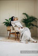 Laden Sie das Bild in den Galerie-Viewer, Lenny Lamb Woven Baby Wrap/Vävd sjal - LITTLE HERRINGBONE ALMOND - 100% bomull
