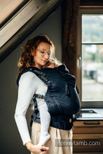 Laden Sie das Bild in den Galerie-Viewer, LennyPreschool Carrier - PEACOCK&#39;S TAIL - PITCH BLACK- 51% bomull, 49% merinoull
