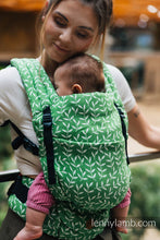 Laden Sie das Bild in den Galerie-Viewer, LennyLight Carrier - ENCHANTED NOOK - EVERGREEN - 54% bomull, 46% tencel
