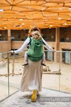 Laden Sie das Bild in den Galerie-Viewer, LennyPreschool Carrier - ENCHANTED NOOK - EVERGREEN - 54% bomull, 46% Tencel™
