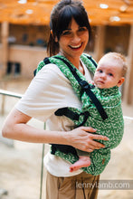 Laden Sie das Bild in den Galerie-Viewer, LennyUpGrade Carrier - ENCHANTED NOOK - EVERGREEN - 54% bomull, 46% Tencel™

