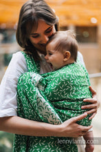 Laden Sie das Bild in den Galerie-Viewer, Lenny Lamb Woven Baby Wrap/Vävd sjal - ENCHANTED NOOK - EVERGREEN - 54% bomull, 46% Tencel™
